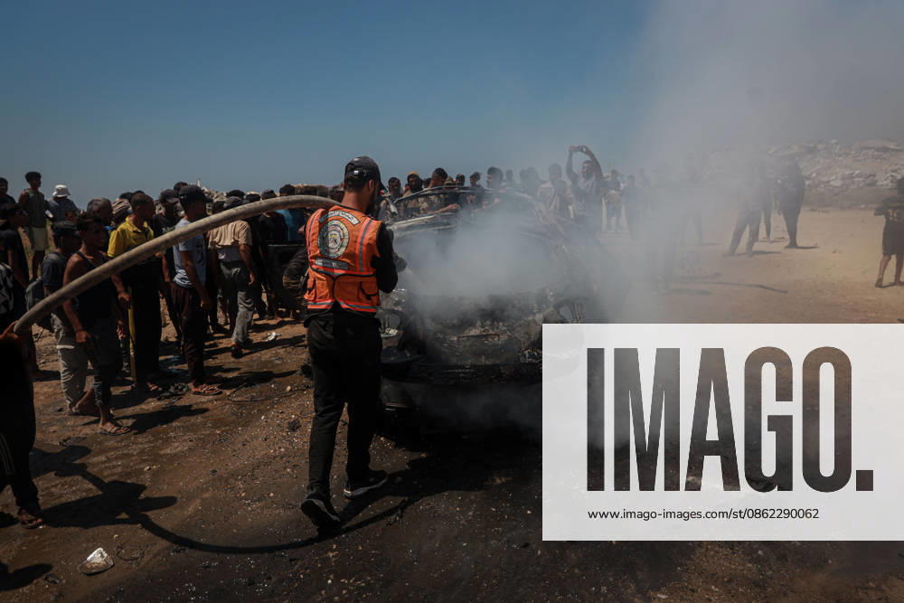 Israeli attacks continue in Gaza GAZA, PALESTINE - JULY 21 : Firefighters and local Palestinians attempt to extinguish a burning civilian vehicle after it was targeted in an Israeli attack in the Nuseirat refugee camp in the central Gaza Strip on July 21, 2026 in Gaza, Palestine. Abdalhkem Abu Riash Anadolu Gaza City Gaza. Editorial use only. Please get in touch for any other usage.