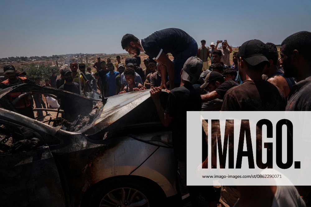 Israeli attacks continue in Gaza GAZA, PALESTINE - JULY 21 : Firefighters and local Palestinians attempt to extinguish a burning civilian vehicle after it was targeted in an Israeli attack in the Nuseirat refugee camp in the central Gaza Strip on July 21, 2026 in Gaza, Palestine. Abdalhkem Abu Riash Anadolu Gaza City Gaza. Editorial use only. Please get in touch for any other usage.