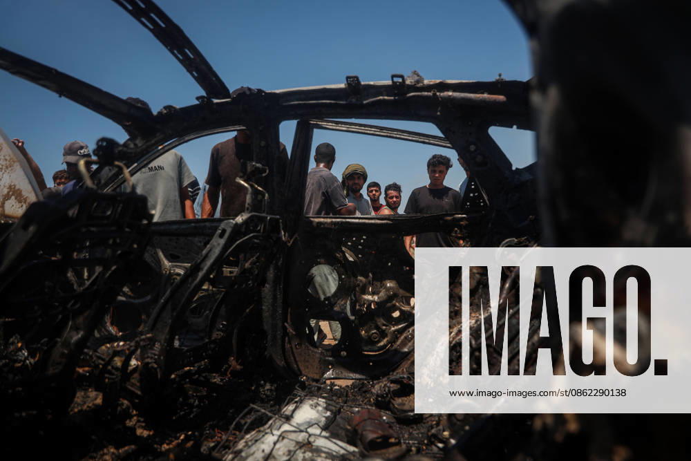 Israeli attacks continue in Gaza GAZA, PALESTINE - JULY 21 : Firefighters and local Palestinians attempt to extinguish a burning civilian vehicle after it was targeted in an Israeli attack in the Nuseirat refugee camp in the central Gaza Strip on July 21, 2026 in Gaza, Palestine. Abdalhkem Abu Riash Anadolu Gaza City Gaza. Editorial use only. Please get in touch for any other usage.