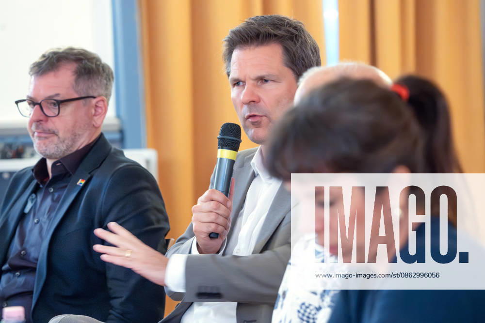 Werner Graf, Steffen Krach, Elif Eralp, Spitzenkandidaten ihrer Parteien zur Abgeordnetenhauswahl, Podiumsdiskussion in Dahlem, Mittwochabend, Berlin, 29. Juli 2026 Deutschland, Berlin, 29. Juli 2026, Werner Graf, Die Grünen, Steffen Krach, SPD, Elif Eralp, Die Linke, SpitzenkandidatInnen ihrer Parteien zur Abgeordnetenhauswahl, öffentliche Podiumsdiskussion zum Thema: Ist die Wehrhafte Demokratie nur ein Lippenbekenntnis?, AfD-Verbot, veranstaltet vom Bündnis Südwest Weltoffen, Gemeindehaus der Evangelischen Kirche Dahlem,