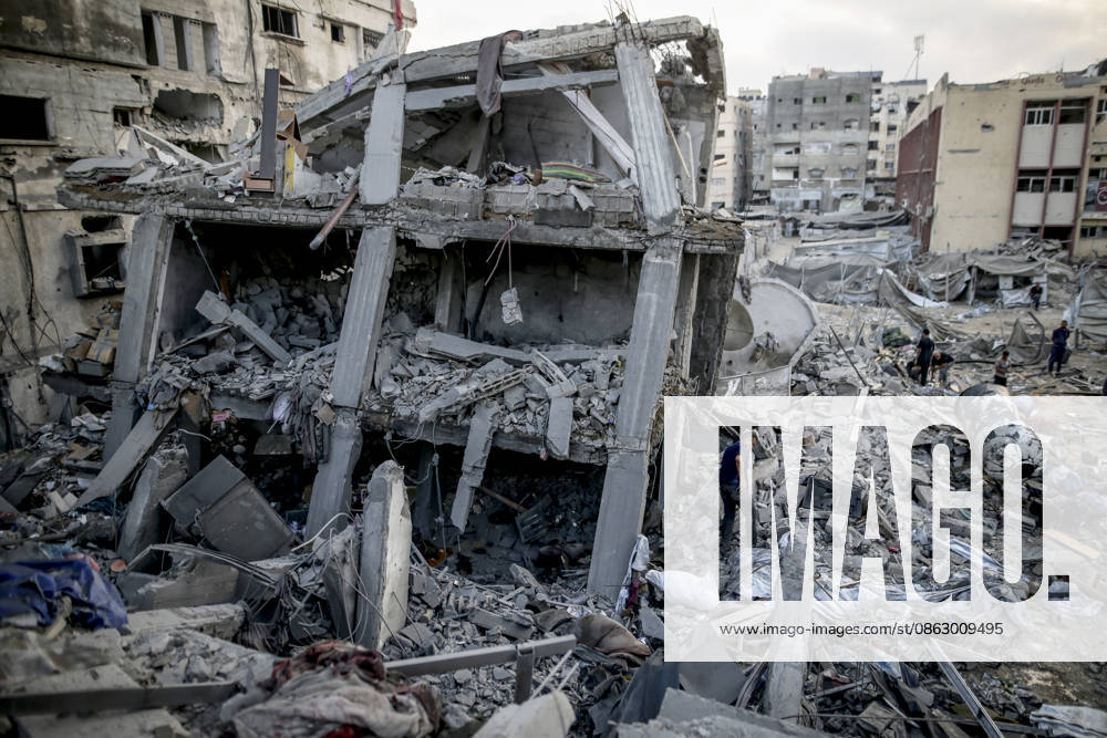 Israeli attacks continue in Gaza GAZA, PALESTINE - JULY 30 : Palestinians inspect the damage following Israeli airstrikes targeting civilian settlement areas in the Shatila (Shati) Refugee Camp on July 30, 2026 in Gaza, Palestine. Saeed M. M. T. Jaras Anadolu Gaza City Gaza. Editorial use only. Please get in touch for any other usage.
