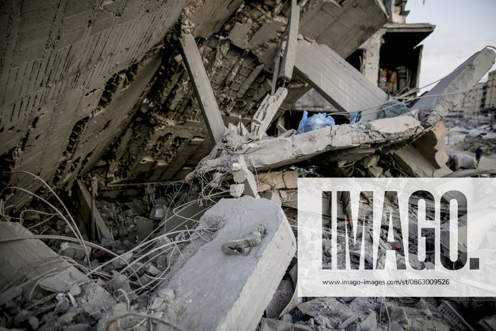 Israeli attacks continue in Gaza GAZA, PALESTINE - JULY 30 : Palestinians inspect the damage following Israeli airstrikes targeting civilian settlement areas in the Shatila (Shati) Refugee Camp on July 30, 2026 in Gaza, Palestine. Saeed M. M. T. Jaras Anadolu Gaza City Gaza. Editorial use only. Please get in touch for any other usage.
