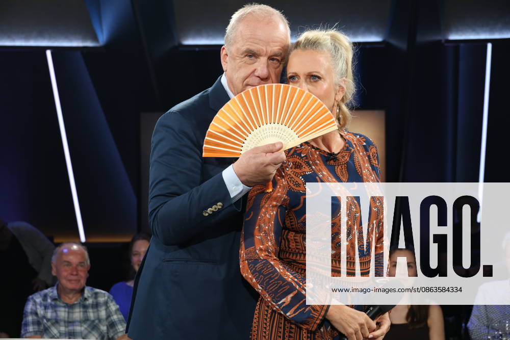Hubertus Meyer-Burckhardt und Barbara Schöneberger moderieren die NDR Talk Show am 7.8.2026 im 3. Programm des NDR Fernsehen, Fototermin vor der Aufzeichnung am 26.6.2026 im Fernsehstudio Hamburg Lokstedt