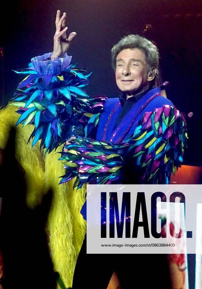 Barry Manilow on stage for Barry Manilow - The Last Duluth Concert, Gas South Arena, Duluth, GA, August 11, 2026. Photo By: Derek Storm Everett Collection Barry Manilow - The Last Duluth Concert PUBLICATIONXNOTxINxCANxCHNxFRAxITAxJPNxNORxPOLxRUSxESPxUKxUSA