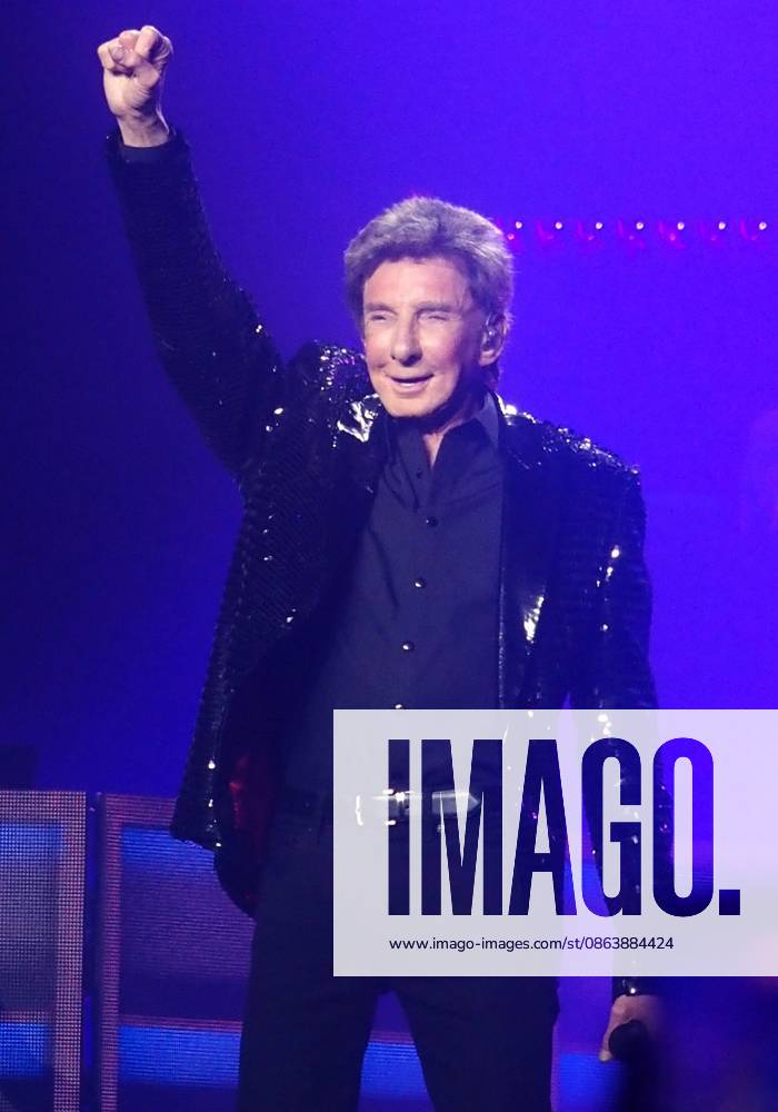 Barry Manilow on stage for Barry Manilow - The Last Duluth Concert, Gas South Arena, Duluth, GA, August 11, 2026. Photo By: Derek Storm Everett Collection Barry Manilow - The Last Duluth Concert PUBLICATIONXNOTxINxCANxCHNxFRAxITAxJPNxNORxPOLxRUSxESPxUKxUSA