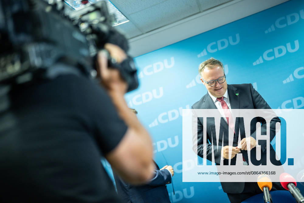 Mario Voigt, Ministerpräsident Thüringen, gibt in der CDU-Landesgeschäftsstelle eine Pressekonferenz;Pressekonferenz des Ministerpräsidenten von Thüringen in der Landesgeschäftsstelle der CDU, Erfurt Thüringen Deutschland Landesgeschäftsstelle CDU Thür