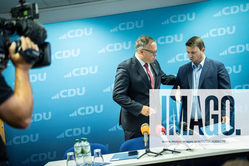 Mario Voigt, Ministerpräsident Thüringen, mit Niklas Waßmann, Generalsekretär CDU-Thüringen;Pressekonferenz des Ministerpräsidenten von Thüringen in der Landesgeschäftsstelle der CDU, Erfurt Thüringen Deutschland Landesgeschäftsstelle CDU Thür