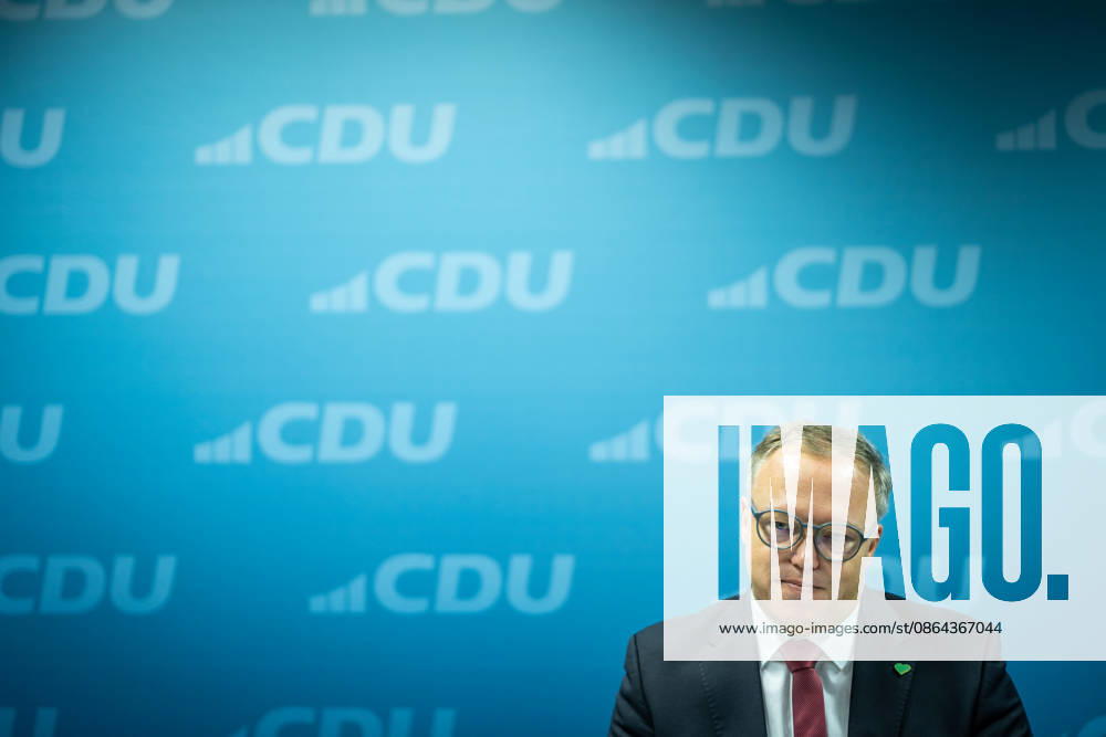 Mario Voigt, Ministerpräsident Thüringen, gibt in der CDU-Landesgeschäftsstelle eine Pressekonferenz;Pressekonferenz des Ministerpräsidenten von Thüringen in der Landesgeschäftsstelle der CDU, Erfurt Thüringen Deutschland Landesgeschäftsstelle CDU Thür