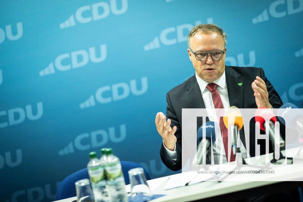 Mario Voigt, Ministerpräsident Thüringen, gibt in der CDU-Landesgeschäftsstelle eine Pressekonferenz;Pressekonferenz des Ministerpräsidenten von Thüringen in der Landesgeschäftsstelle der CDU, Erfurt Thüringen Deutschland Landesgeschäftsstelle CDU Thür