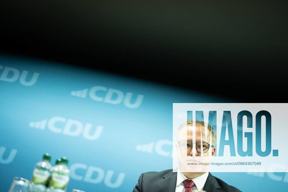 Mario Voigt, Ministerpräsident Thüringen, gibt in der CDU-Landesgeschäftsstelle eine Pressekonferenz;Pressekonferenz des Ministerpräsidenten von Thüringen in der Landesgeschäftsstelle der CDU, Erfurt Thüringen Deutschland Landesgeschäftsstelle CDU Thür