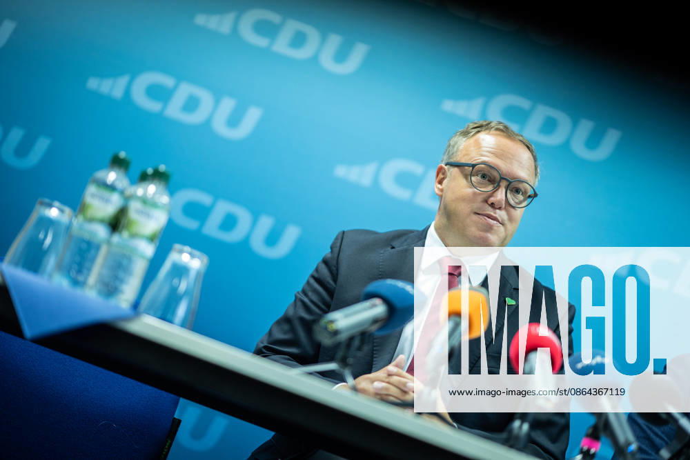 Mario Voigt, Ministerpräsident Thüringen, gibt in der CDU-Landesgeschäftsstelle eine Pressekonferenz;Pressekonferenz des Ministerpräsidenten von Thüringen in der Landesgeschäftsstelle der CDU, Erfurt Thüringen Deutschland Landesgeschäftsstelle CDU Thür