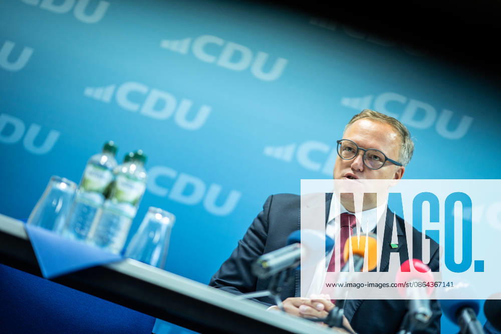 Mario Voigt, Ministerpräsident Thüringen, gibt in der CDU-Landesgeschäftsstelle eine Pressekonferenz;Pressekonferenz des Ministerpräsidenten von Thüringen in der Landesgeschäftsstelle der CDU, Erfurt Thüringen Deutschland Landesgeschäftsstelle CDU Thür