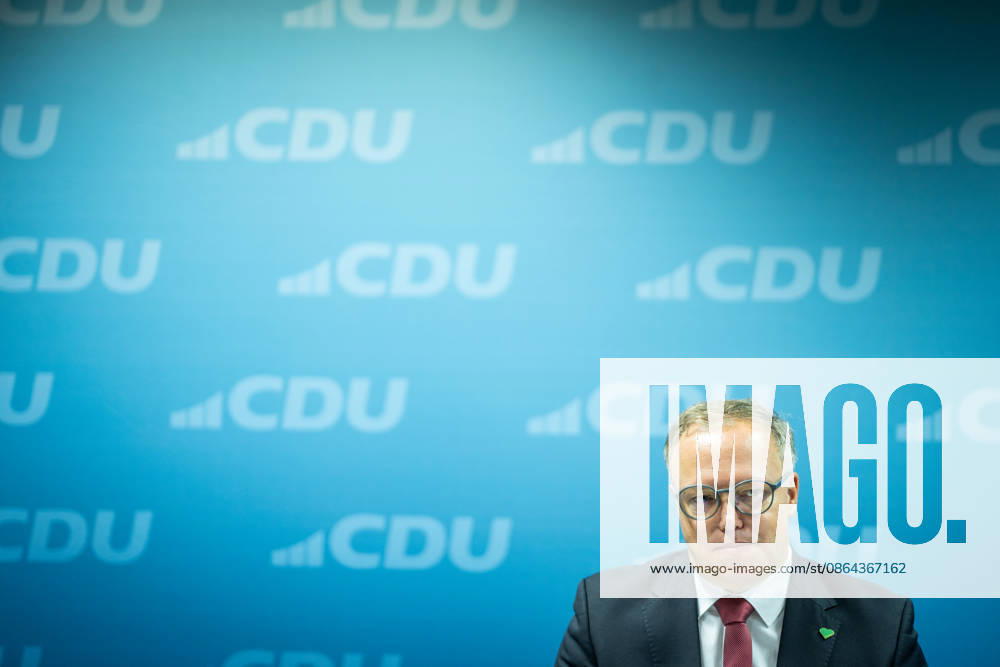 Mario Voigt, Ministerpräsident Thüringen, gibt in der CDU-Landesgeschäftsstelle eine Pressekonferenz;Pressekonferenz des Ministerpräsidenten von Thüringen in der Landesgeschäftsstelle der CDU, Erfurt Thüringen Deutschland Landesgeschäftsstelle CDU Thür