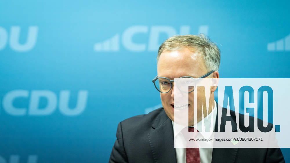 Mario Voigt, Ministerpräsident Thüringen, gibt in der CDU-Landesgeschäftsstelle eine Pressekonferenz;Pressekonferenz des Ministerpräsidenten von Thüringen in der Landesgeschäftsstelle der CDU, Erfurt Thüringen Deutschland Landesgeschäftsstelle CDU Thür
