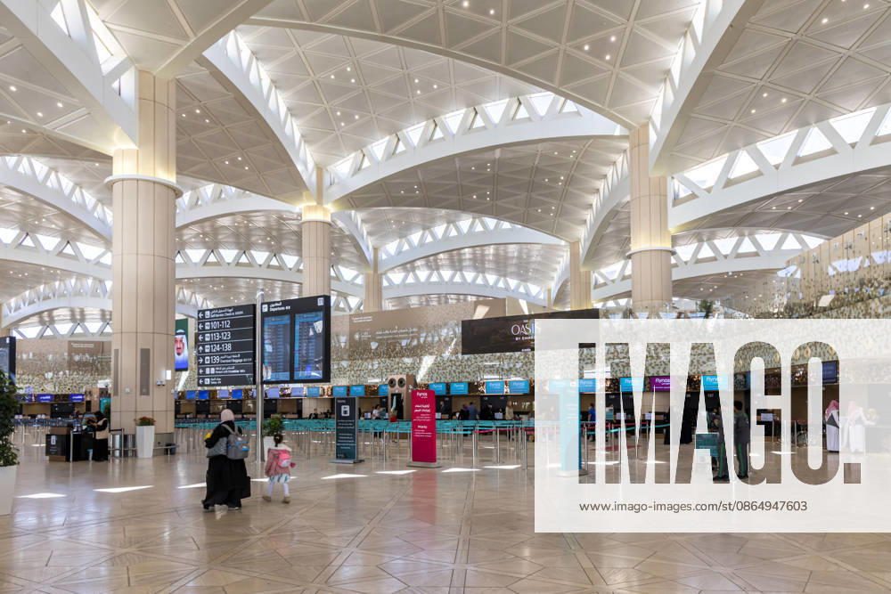 Terminal 1 des Flughafen Riad King Khalid International Airport in Saudi-Arabien Riad, Saudi-Arabien - 17. Februar 2026: Terminal 1 des Flughafen Riad King Khalid International Airport, Saudi-Arabien. (License=RM)