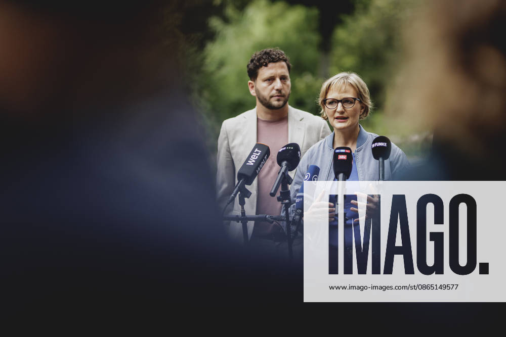 (R-L) Franziska Brantner, Co-Vorsitzende von Buendnis 90 Die Gruenen, und Felix Banaszak, Co-Vorsitzender von Buendnis 90 Die Gruenen, aufgenommen im Rahmen der Klausur des Bundesvorstandes von Buendnis 90 Die Gruenen in Berlin, 28.08.2026. Berlin Deutschland