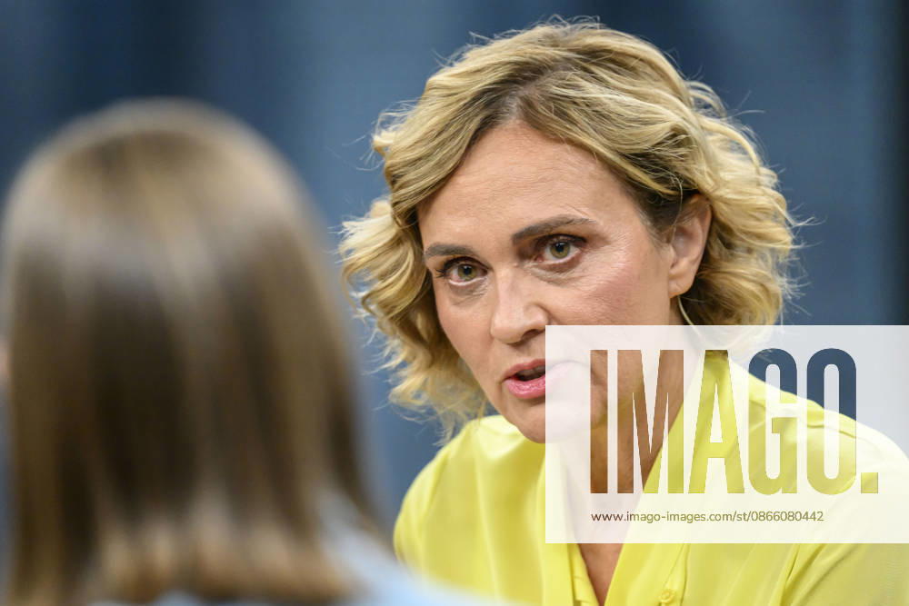 Im Bild v.l.: Caren Miosga, GER, Berlin, Studio, zu Gast bei - Caren Miosga, Polittalk, TV, Format, Das Erste, aus Berlin Adlershof - am Studio 20, Thema: das Ergebnis und die Folgen der Landtagswahl in Sachsen-Anhalt, (Die AfD und die Landtagswahl in Sachsen-Anhalt) 06.09.2026,