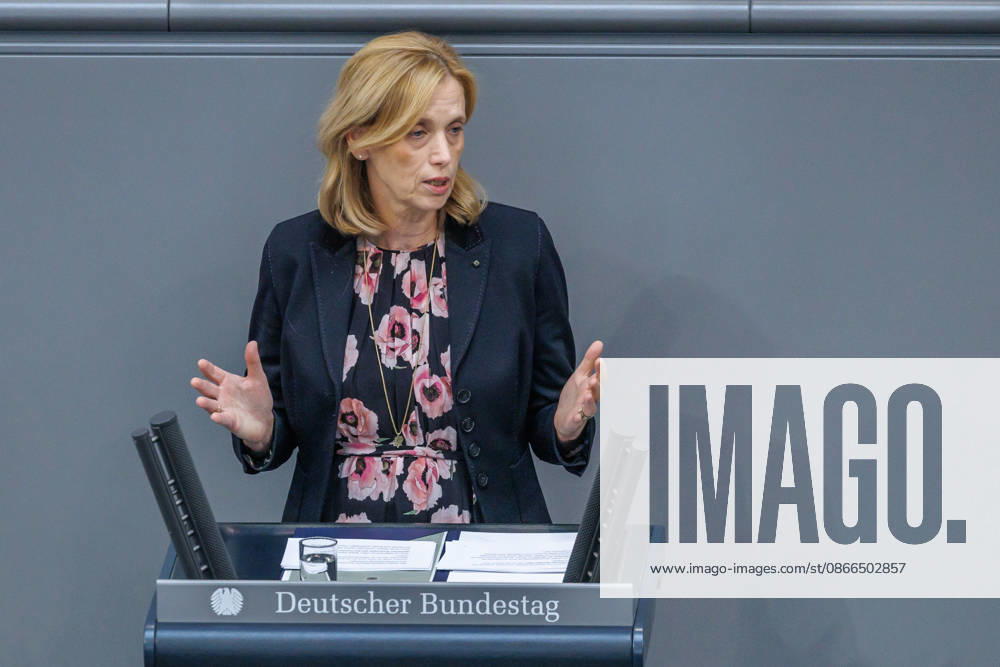 Bundestag Karin Prien (CDU), Bundesfamilienministerin im Deutschen Bundestag am 10.09.26 in Berlin. Berlin Berlin Deutschland Bundestag