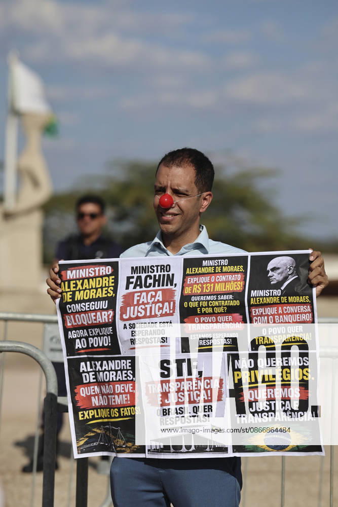 Brazilian President Lula da Silva attends a ceremony at the Planalto Palace in Brasilia BRASILIA, BRAZIL - SEPTEMBER 14: Lawyer Alex Lima, wearing a clown nose, holds a banner as he demonstrates outside Brazil s Supreme Federal Court against Justice of the Supreme Federal Court, Alexandre de Moraes, in Brasilia, Brazil, September 14, 2026. Mateus Bonomi Anadolu Brasilia Brazil. Editorial use only. Please get in touch for any other usage.