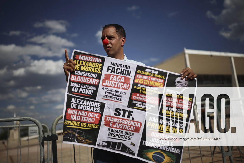 Brazilian President Lula da Silva attends a ceremony at the Planalto Palace in Brasilia BRASILIA, BRAZIL - SEPTEMBER 14: Lawyer Alex Lima, wearing a clown nose, holds a banner as he demonstrates outside Brazil s Supreme Federal Court against Justice of the Supreme Federal Court, Alexandre de Moraes, in Brasilia, Brazil, September 14, 2026. Mateus Bonomi Anadolu Brasilia Brazil. Editorial use only. Please get in touch for any other usage.