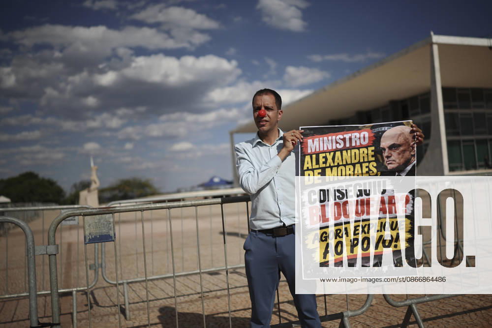Brazilian President Lula da Silva attends a ceremony at the Planalto Palace in Brasilia BRASILIA, BRAZIL - SEPTEMBER 14: Lawyer Alex Lima, wearing a clown nose, holds a banner as he demonstrates outside Brazil s Supreme Federal Court against Justice of the Supreme Federal Court, Alexandre de Moraes, in Brasilia, Brazil, September 14, 2026. Mateus Bonomi Anadolu Brasilia Brazil. Editorial use only. Please get in touch for any other usage.