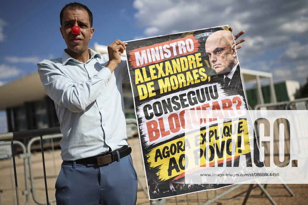 Brazilian President Lula da Silva attends a ceremony at the Planalto Palace in Brasilia BRASILIA, BRAZIL - SEPTEMBER 14: Lawyer Alex Lima, wearing a clown nose, holds a banner as he demonstrates outside Brazil s Supreme Federal Court against Justice of the Supreme Federal Court, Alexandre de Moraes, in Brasilia, Brazil, September 14, 2026. Mateus Bonomi Anadolu Brasilia Brazil. Editorial use only. Please get in touch for any other usage.