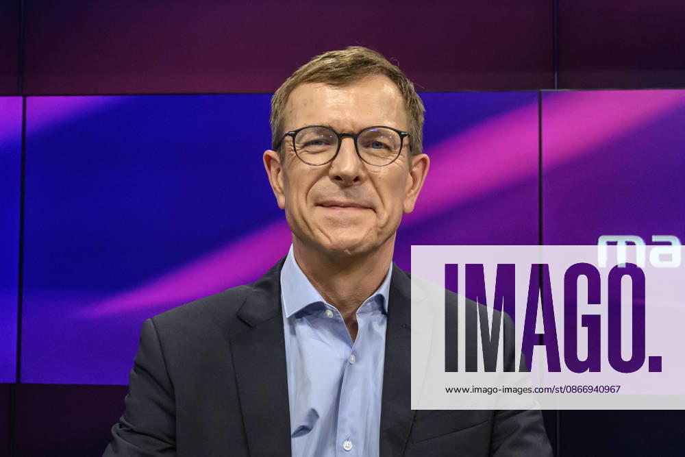 Im Bild v.l.: GER, Berlin, Studio, zu Gast bei Maischberger, politische Talkshow, TV, Format, mit Moderatorin Sandra Maischberger, Das Erste, aus Adlershof Am Studio 20, 15.09.2026,