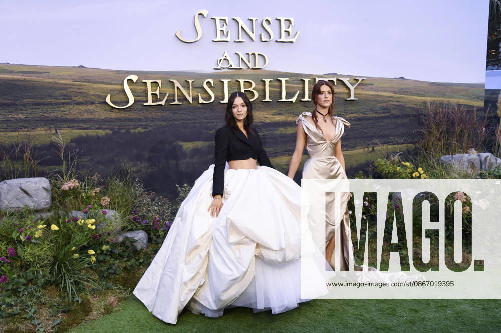 Esme Creed-Miles und Daisy Edgar-Jones bei der Premiere des Kinofilms Sense and Sensibility Sinn und Sinnlichkeit im Odeon Luxe Leicester Square. London