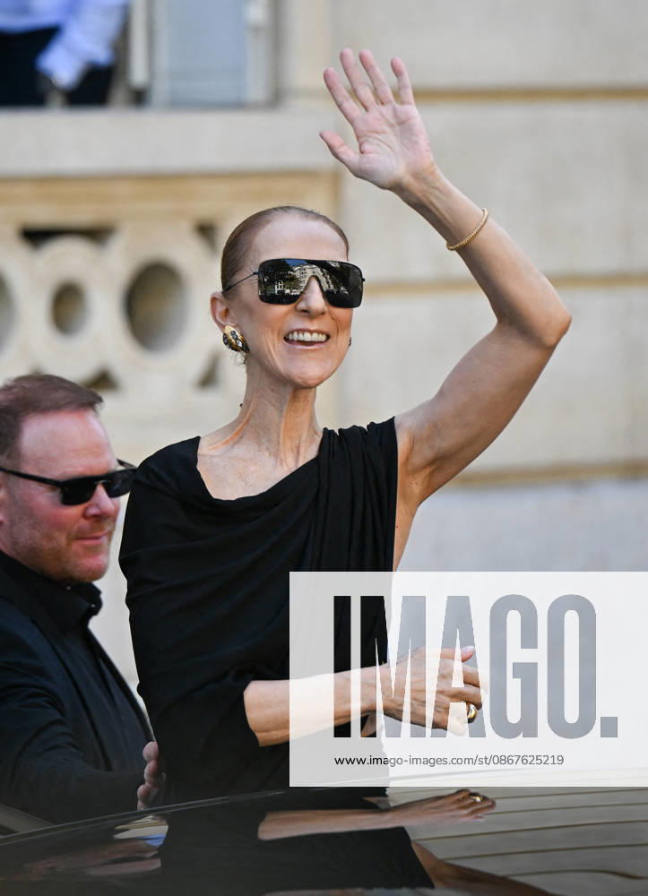 Celine Dion Leaves Her Hotel - Paris Celine Dion spend time with fans before her concert, at hotel Royal Monceau in Paris, France on September 23, 2026. Photo by Lionel Urman ABACAPRESS.COM Patis France