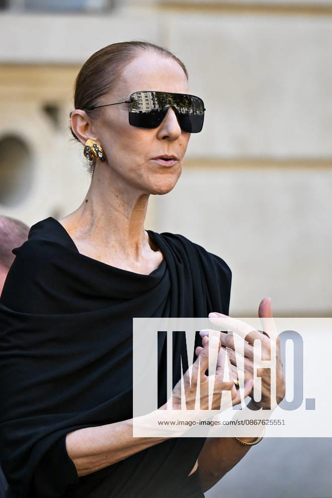 Celine Dion Leaves Her Hotel - Paris Celine Dion spend time with fans before her concert, at hotel Royal Monceau in Paris, France on September 23, 2026. Photo by Lionel Urman ABACAPRESS.COM Paris France