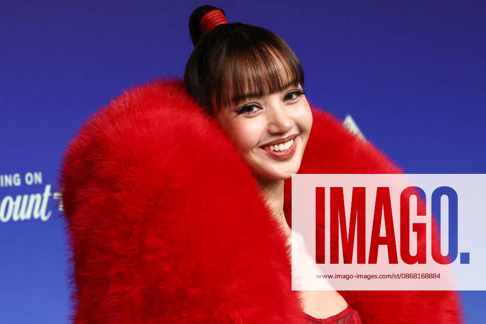2026 MTV Video Music Awards (VMAs) LOS ANGELES, CALIFORNIA, USA - SEPTEMBER 27: LISA (Lalisa Manobal) of BLACKPINK wearing a Quine Li coat, The Attico dress, and Rainbow K jewelry arrives at the 2026 MTV Video Music Awards (VMAs) held at Peacock Theater at L.A. Live on September 27, 2026 in Los Angeles, California, United States. (Photo by Xavier Collin Image Press Agency)