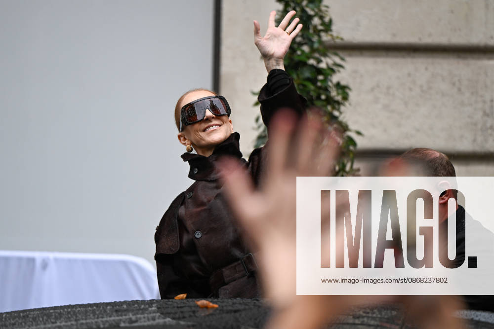 Céline Dion spent some time with her fans at the Royal Monceau Hotel in Paris, France, before heading to the event venue. Céline Dion spends time with fans before going to the venue, the Royal Monceau Hotel in Paris, France 460074 September 30, 2026 PARIS France