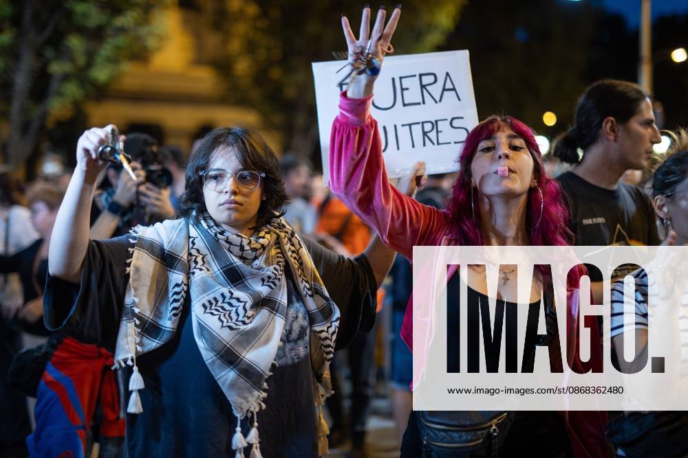 Protesters hold up keys during a pot-banging protest demanding policy measures to halt evictions and address the housing crisis, following the eviction of an 87-year-old woman from her home. Madrid Spain - ZUMAs197 20261001_aaa_s197_347