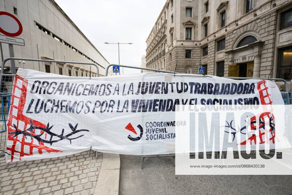 MADRID, SPAIN, OCTOBER 2, 2026: Members and supporters of the Sindicato de Inquilinas e Inquilinos de Madrid take part in a demonstration outside the Congress of Deputies as lawmakers debate and vote on two government housing decrees aimed at strengthening tenant protections and increasing affordable housing supply. Madrid Spain - ZUMAq101 20261002_zna_q101_037