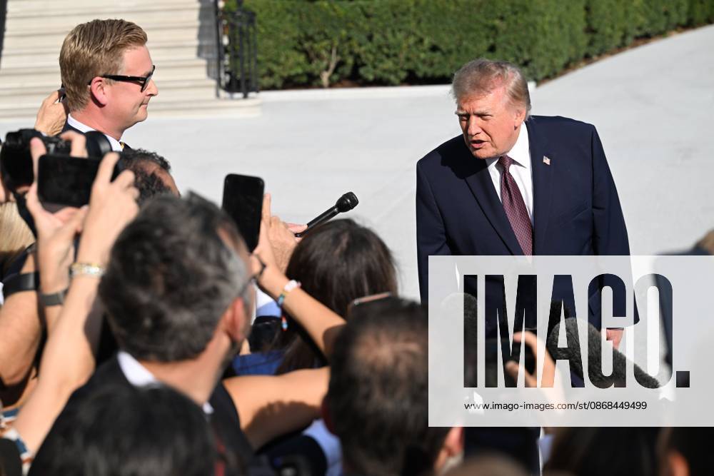 U.S. President Donald Trump talks to the media before boarding Marine One on the South Lawn of the White House in Washington, DC, United States, on October 2, 2026. Washington USA - ZUMAs197 20261002_aaa_s197_273
