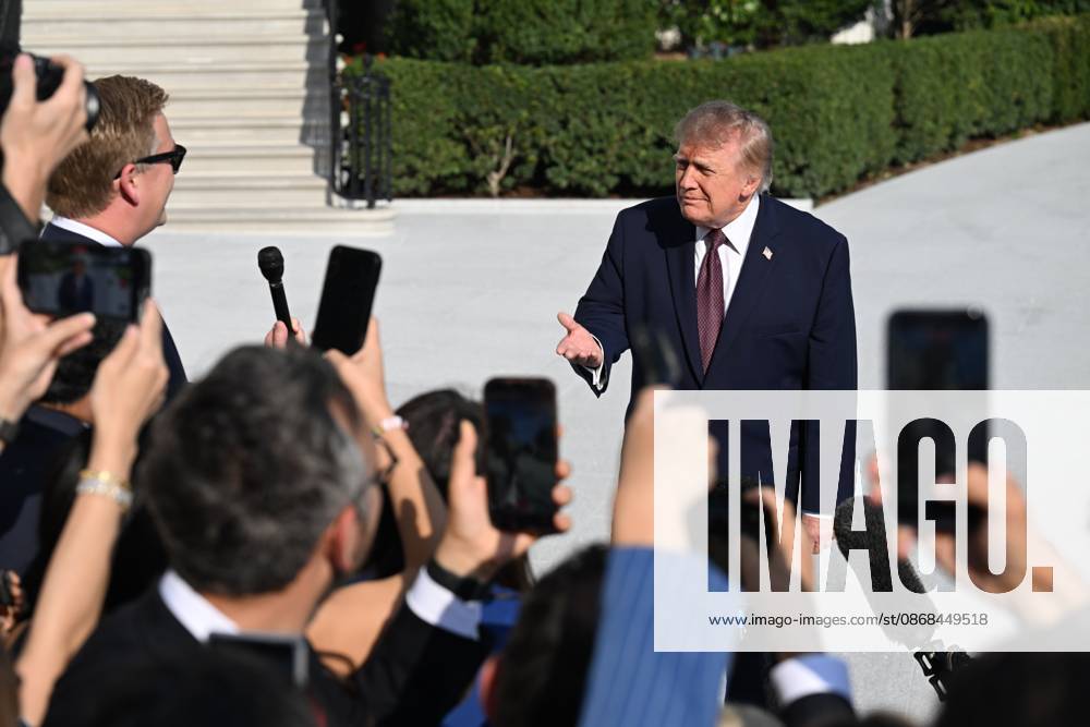 U.S. President Donald Trump talks to the media before boarding Marine One on the South Lawn of the White House in Washington, DC, United States, on October 2, 2026. Washington USA - ZUMAs197 20261002_aaa_s197_275