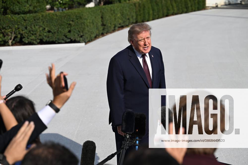 U.S. President Donald Trump talks to the media before boarding Marine One on the South Lawn of the White House in Washington, DC, United States, on October 2, 2026. Washington USA - ZUMAs197 20261002_aaa_s197_276