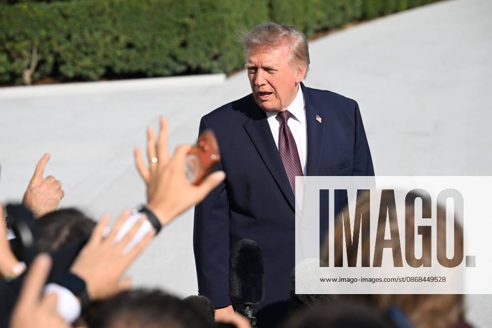 U.S. President Donald Trump talks to the media before boarding Marine One on the South Lawn of the White House in Washington, DC, United States, on October 2, 2026. Washington USA - ZUMAs197 20261002_aaa_s197_263