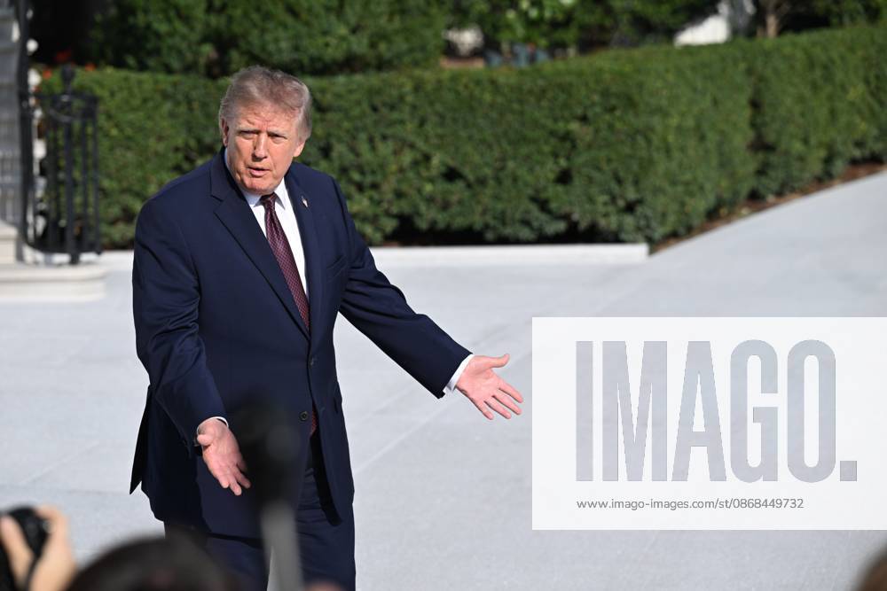U.S. President Donald Trump talks to the media before boarding Marine One on the South Lawn of the White House in Washington, DC, United States, on October 2, 2026. Washington USA - ZUMAs197 20261002_aaa_s197_285