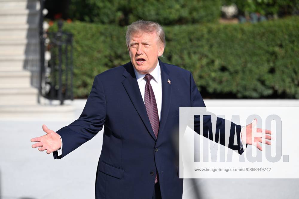 U.S. President Donald Trump talks to the media before boarding Marine One on the South Lawn of the White House in Washington, DC, United States, on October 2, 2026. Washington USA - ZUMAs197 20261002_aaa_s197_284