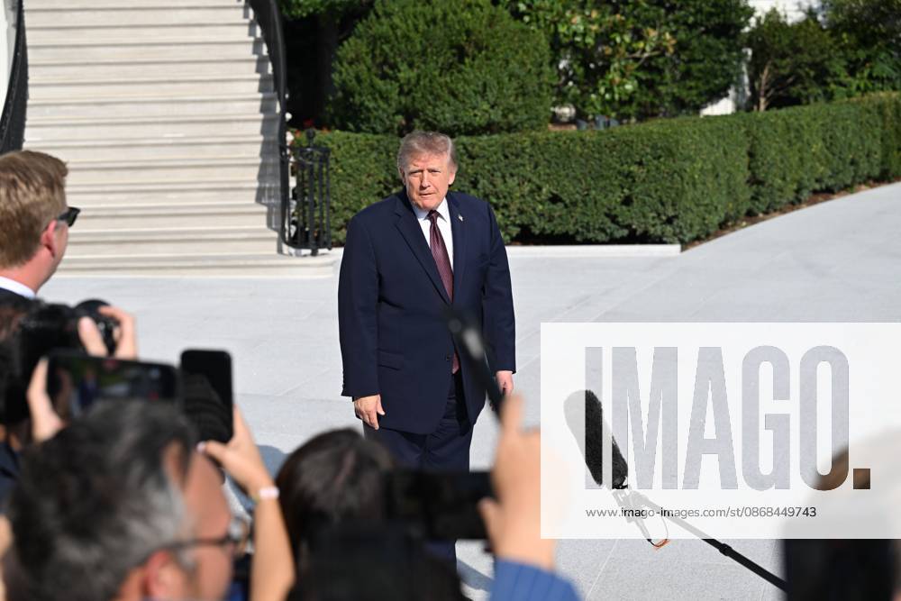 U.S. President Donald Trump talks to the media before boarding Marine One on the South Lawn of the White House in Washington, DC, United States, on October 2, 2026. Washington USA - ZUMAs197 20261002_aaa_s197_286