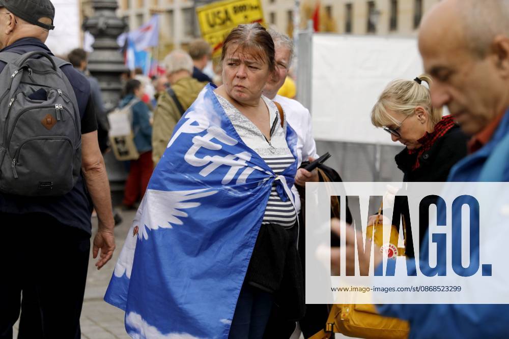 BERLIN, GERMANY, OCTOBER 3, 2026: Thousands of people march through central Berlin during a peace demonstration against military rearmament, compulsory military service and war on German Unity Day. Protesters gathered near the Brandenburg Gate before marching through the city, with trade unions, peace movements, political groups and a pro-Palestinian bloc taking part. Berlin police estimated attendance at around 5,800, while organizers put the number at more than 20,000. Police detained at least two protesters during the demonstration. Berlin Germany - ZUMAq101 20261003_zna_q101_180