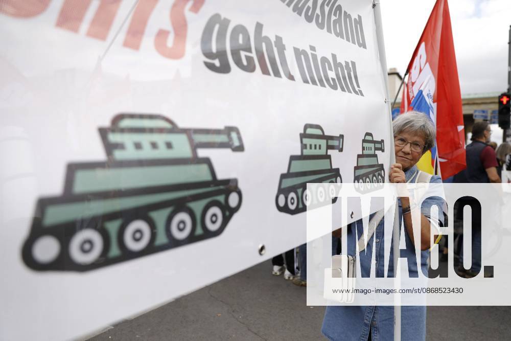 BERLIN, GERMANY, OCTOBER 3, 2026: Thousands of people march through central Berlin during a peace demonstration against military rearmament, compulsory military service and war on German Unity Day. Protesters gathered near the Brandenburg Gate before marching through the city, with trade unions, peace movements, political groups and a pro-Palestinian bloc taking part. Berlin police estimated attendance at around 5,800, while organizers put the number at more than 20,000. Police detained at least two protesters during the demonstration. Berlin Germany - ZUMAq101 20261003_zna_q101_192