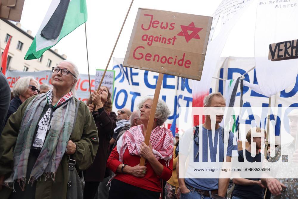 BERLIN, GERMANY, OCTOBER 3, 2026: Thousands of demonstrators march through central Berlin during a protest against Germany s military buildup, increased defense spending and the possible reintroduction of compulsory military service. Protesters called for greater investment in healthcare, housing, education and other social services instead of military spending, while participants also demonstrated against German arms deliveries and support for Israel amid the war in Gaza. The march began at the Brandenburg Gate and continued through central Berlin before returning to the area. Berlin Germany - ZUMAq101 20261003_zna_q101_226