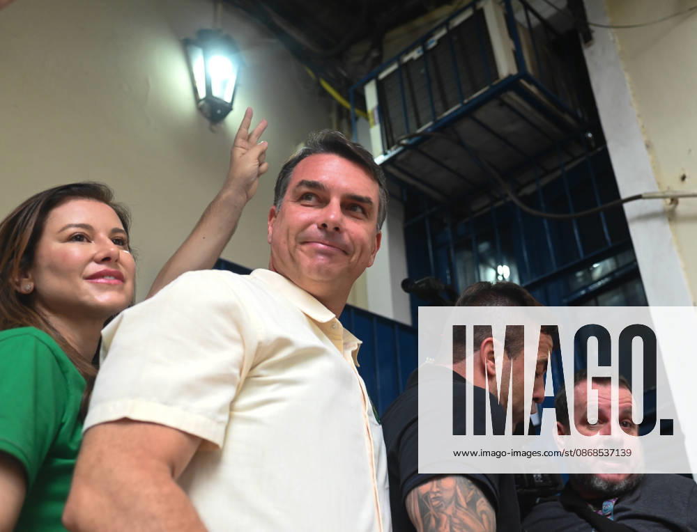 Brazilian presidential candidate Flavio Bolsonaro casts ballot in Rio de Janeiro RIO DE JANEIRO, BRAZIL - OCTOBER 4: Brazilian presidential candidate Flavio Bolsonaro of the Liberal Party (PL) casts his ballot at Municipal School Barao Homem de Mello in the Vila Isabel neighborhood in Rio de Janeiro, Brazil on October 4, 2026. Fabio Teixeira Anadolu Rio de Janeiro Brazil. Editorial use only. Please get in touch for any other usage.