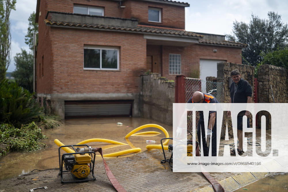 Heavy rains in Catalonia leave two dead and the Besòs River at risk of flooding. Residents clean up the mud that has accumulated in the streets and homes due to the torrential rains, on October 4, 2026, in Montornès del Vallès, Barcelona, Catalonia, Spain. The storm hitting Catalonia has left two people dead in the region. The president of the Generalitat, Salvador Illa, reported the death in Tordera of a 75-year-old man, who was at a campground when a wall reportedly collapsed on him. The second victim is a person who had been reported missing and was found in Montornès del Vallès. Emergency services are searching for another missing person in Riera de Pineda de Mar. The rains and storms have put eleven autonomous communities on alert thi
