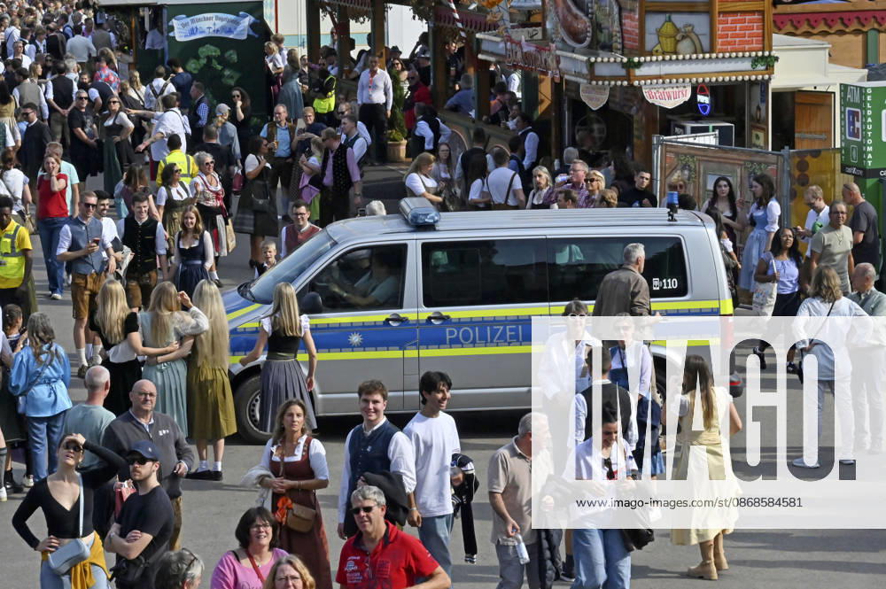 Polizei auf dem 191. Oktoberfest 2026 auf der Theresienwiese. München