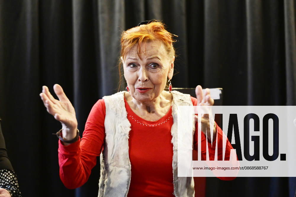 Sibylle Kuhne bei der Gesprächsrunde rüber kommen - Ost-West-Kunstgespräche im Salon-Format - eine Hommage an Ida Dehmel im Literaturhaus Alte Synagoge. Görlitz