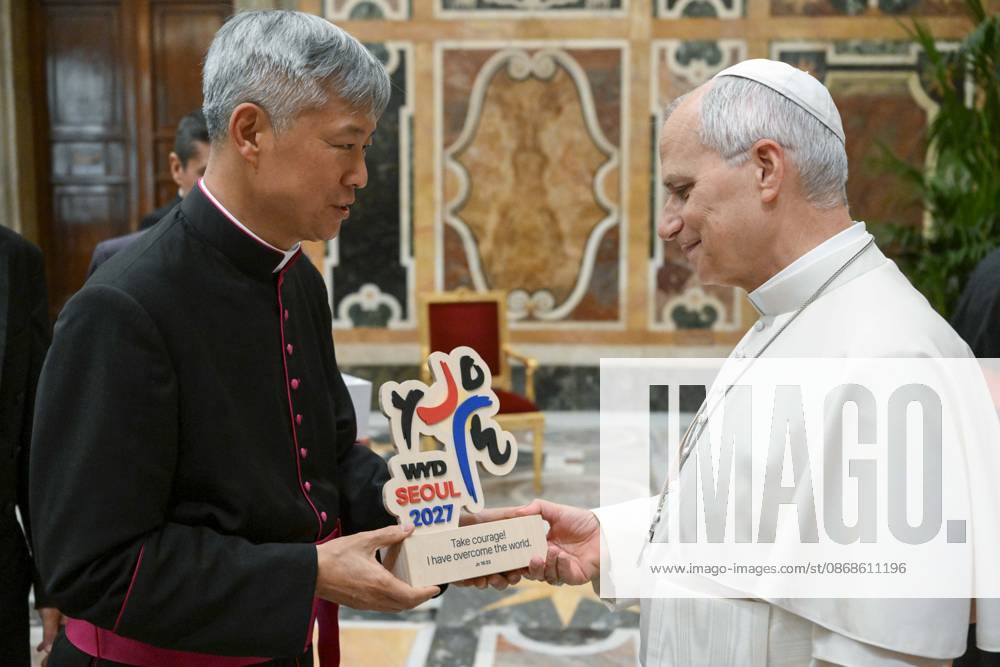 IPA89331624 - Italy, Rome, Vatican, October 5, 2026 Pope Leo XIV receives priests and religious sisters from Korea residing in Rome during a private audience at the Vatican. Photo by VATICAN MEDIA Catholic Press Photo