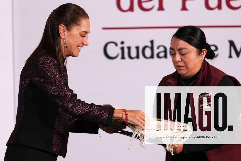 TO-45353- Ciudad de M& xe9;xico. 2026-10 -05. Claudia Sheinbaum Pardo, President of Mexico, during the daily morning press conference in the Treasury Room of the National Palace in Mexico City. Alejandro God& xcd;nez Clasos.com.mx - ZUMAcs4_ 20261005_faa_cs4_051